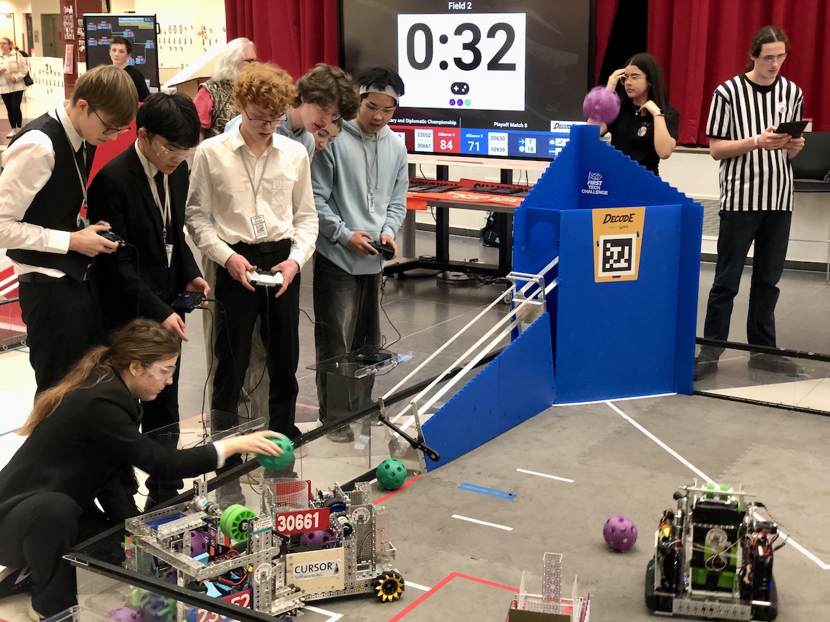 Bluetooth Brothers erleben Sportgeist, Haltung und Vision beim International Robotics Tournament in Kaiserslautern