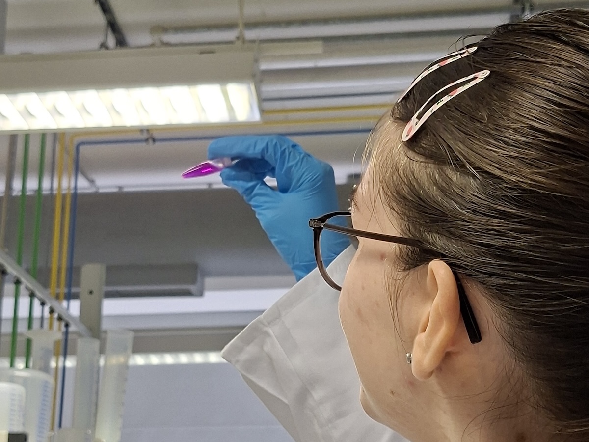 LLG-Schülerinnen des Bio-LKs Q2 beim Gentechnik-Workshop des Schülerforschungszentrums Mittelhessens